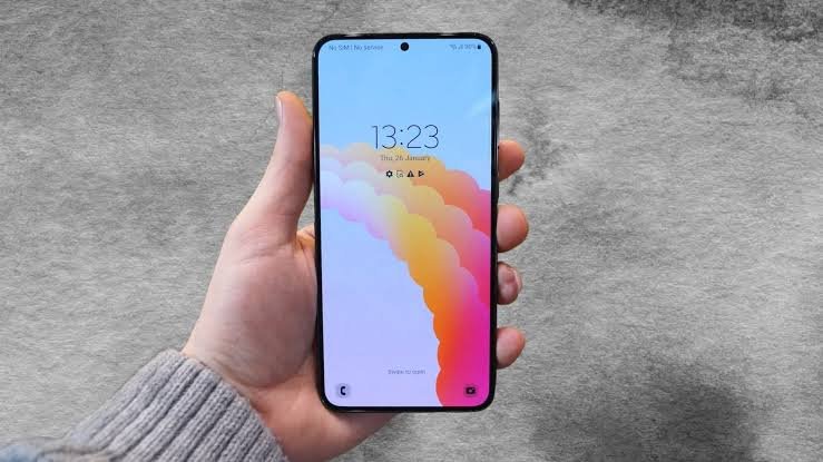Customize Galaxy S23 Lock Screen to Add New App Shortcuts