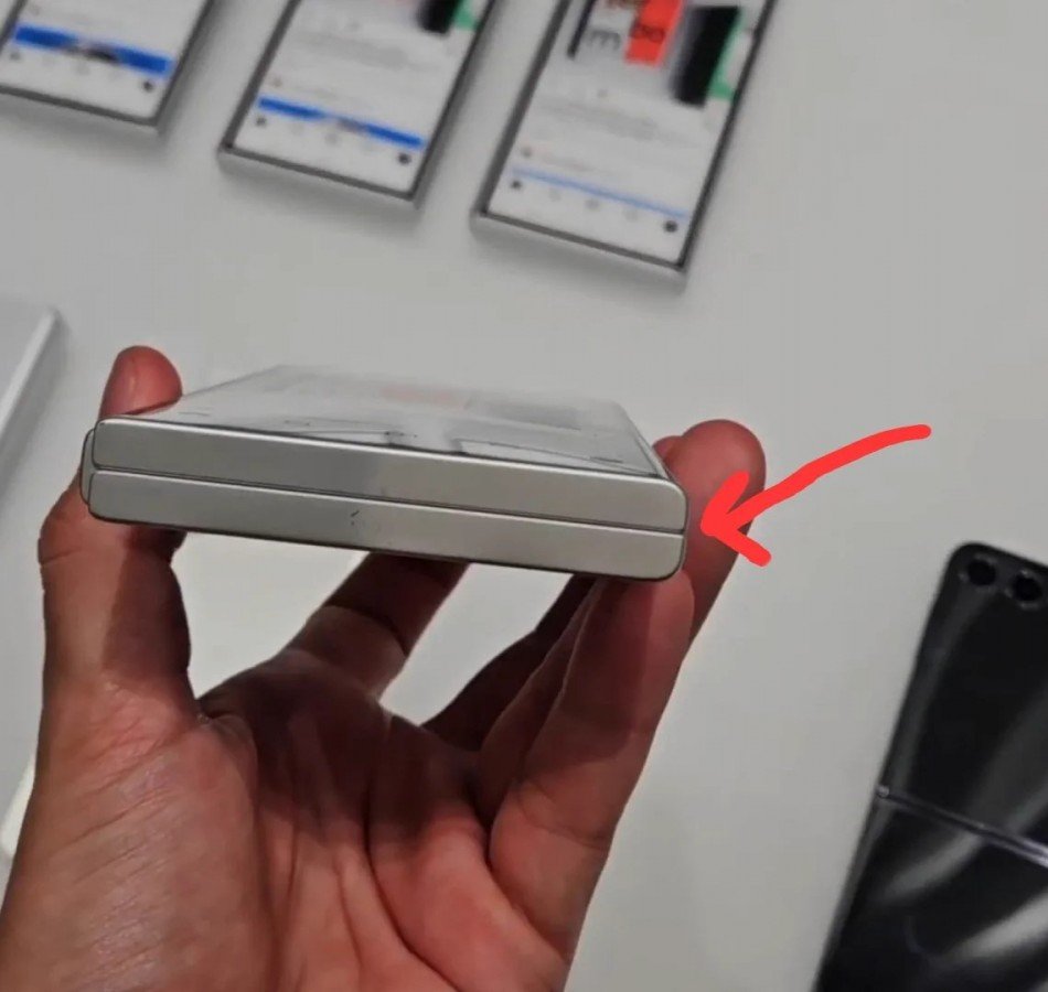 Samsung Galaxy Fold 6 Prototype might have confirmed S24 Ultra flat display Samsung Galaxy Fold 6 Prototype might have confirmed S24 Ultra flat display